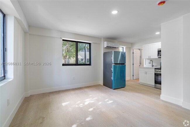 Photo - 340 SW 5th St Unit 9