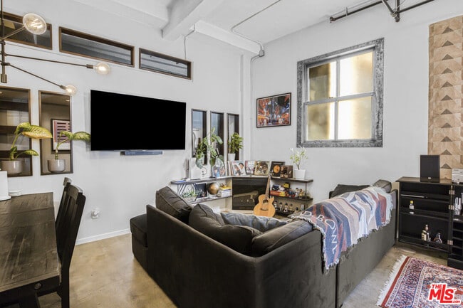 Building Photo - 738 S Los Angeles St Unit 402 Rental