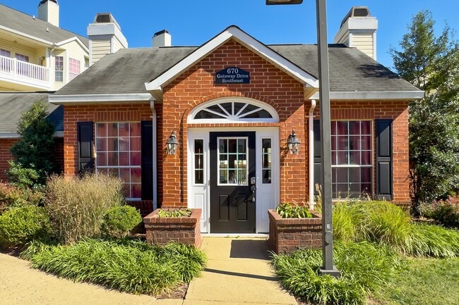 Building Photo - 674 Gateway Dr SE Unit 709