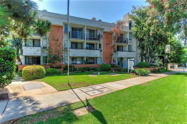 Building Photo - 11730 Sunset Blvd Rental