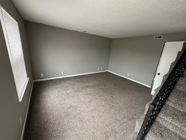 Building Photo - 1044 Pembroke Oak Grove Rd Unit 30