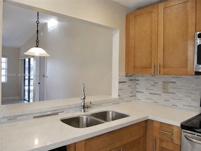 Photo - 454 NE 210th Cir Terrace Unidad 202-7B