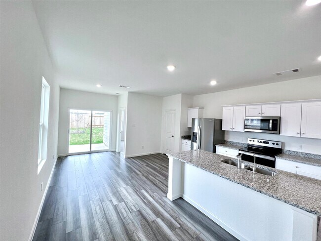 Photo - 680 Amesbury Rd