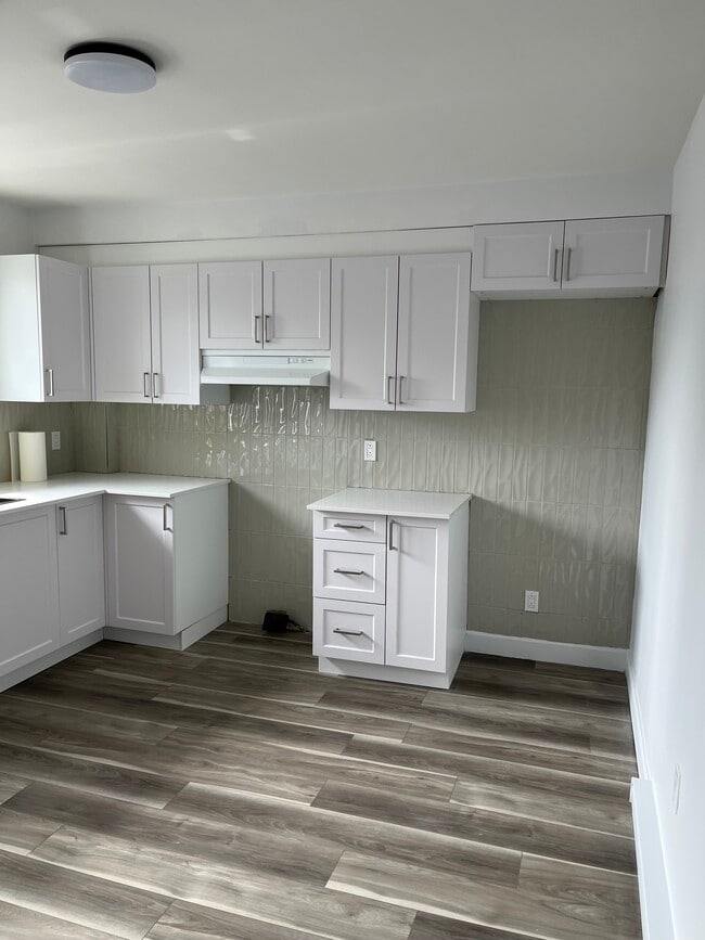 Cuisine - Cuisine - 6492 Rue Renoir Unité Fully Renovated Apartment