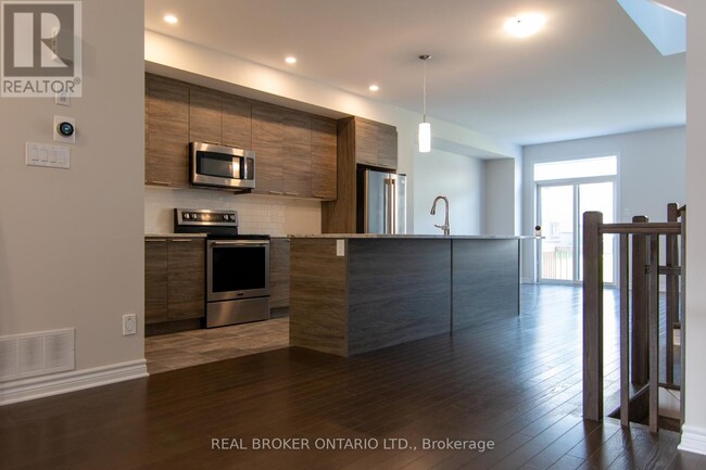 Photo - 1022 Kijik Cres