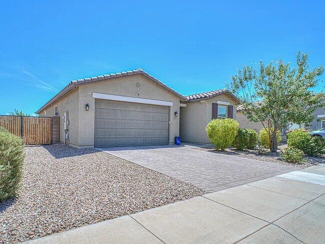 Photo - 832 S Strahan Pl