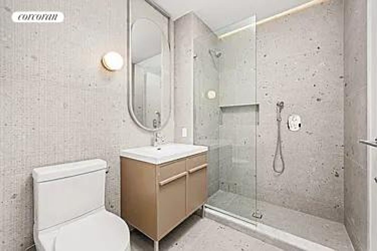 Photo - 218 Front St