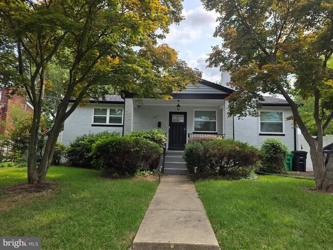 Photo - 6607 Hansford St