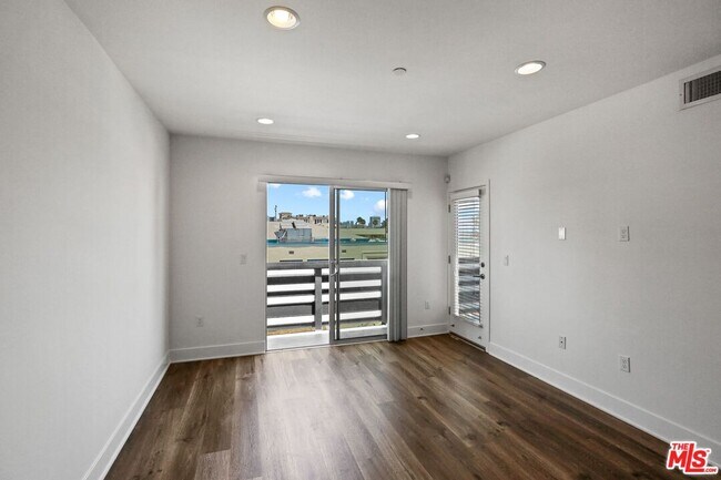 Photo - 1301 Brockton Ave Unit ph12