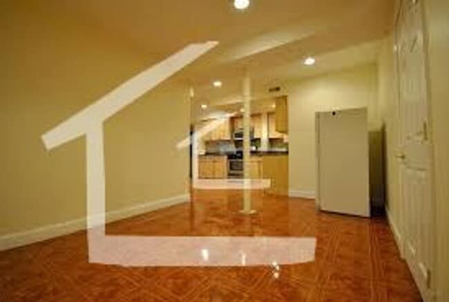 Photo - No Brokers Fee, Top Floor Unit on Washington ST. Nicely Kept. Laundry on a Site, Parking for Rent