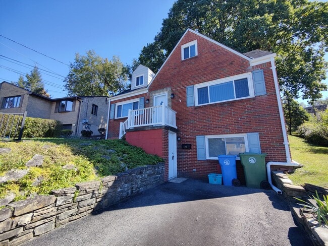 Building Photo - *Recently Updated 3BD/2.5BA Available for ...