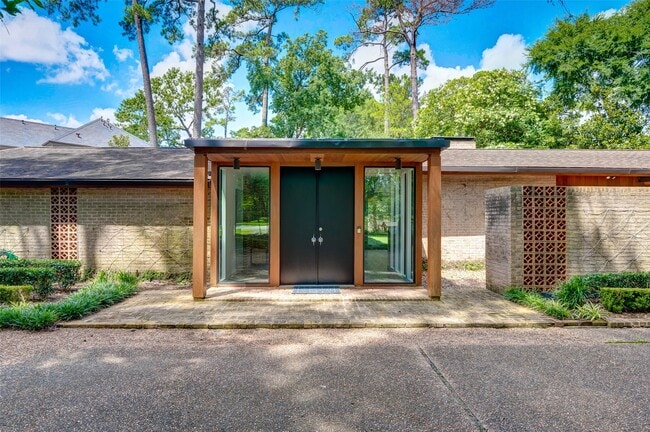 Building Photo - 15 Saddlebrook Ln