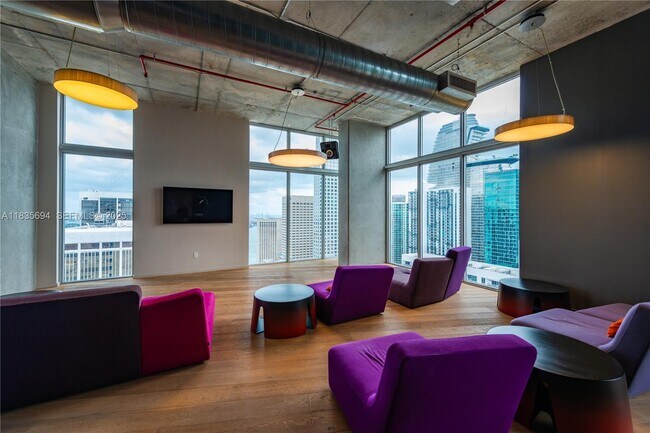 Building Photo - 151 SE 1st St Unit 2205