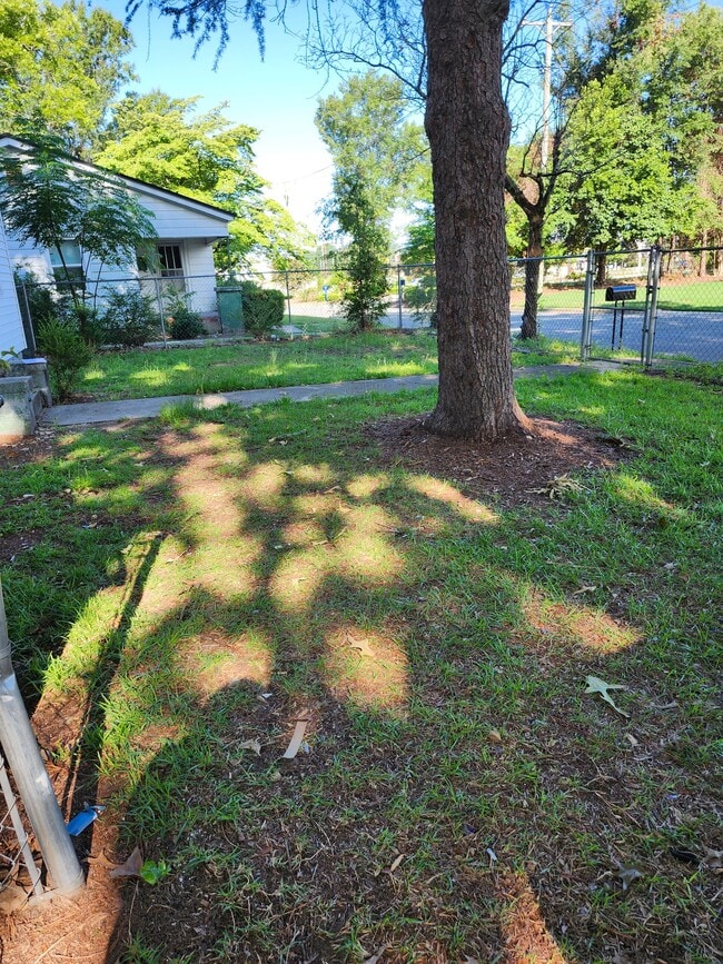 Photo - 1822 Dupree St