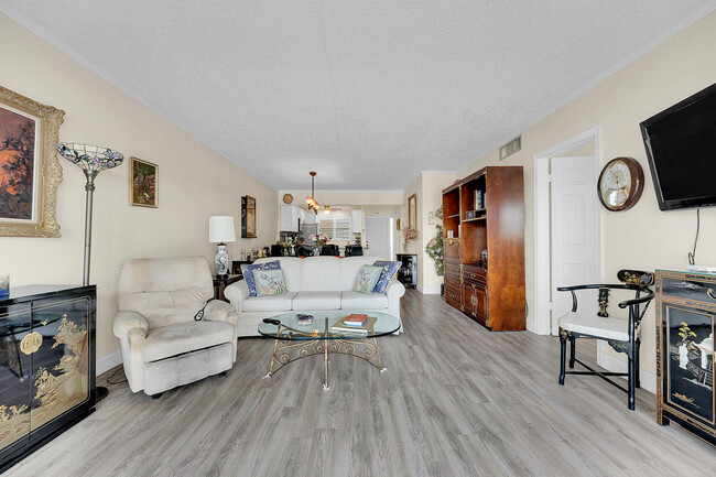 Photo - 29 Yacht Club Dr Unit 504