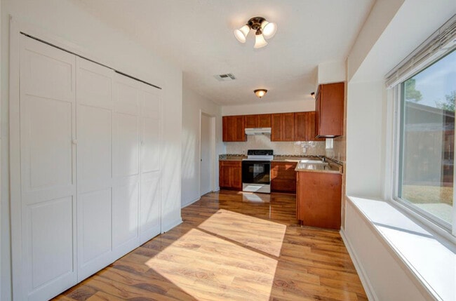 Photo - 15811 Boonridge Rd