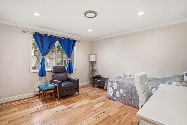 2524 Roblar Ln