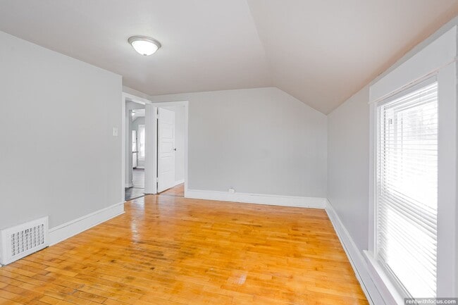 Photo - 725 E Main St Unit B