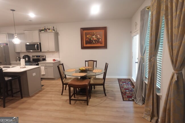 Photo - 175 Tulip Dr