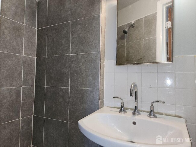 Photo - 411 Old Bridge Turnpike