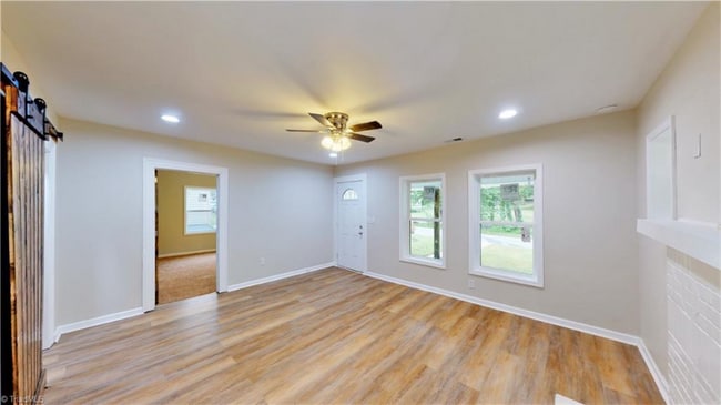 Building Photo - 309 Woodlawn St Rental