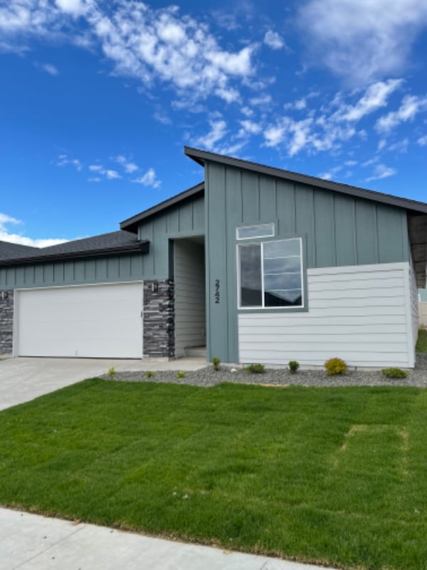 Building Photo - 2742 W Balboa Dr