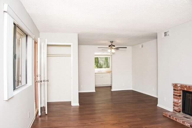 1501 W Victory Blvd