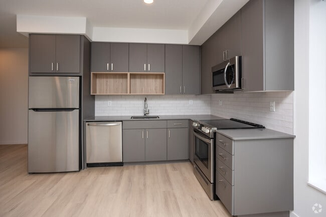 2BR, 2BA - 824 - 875SF - Kitchen