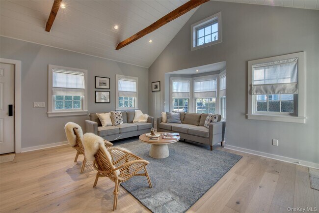 130 Village Ln
