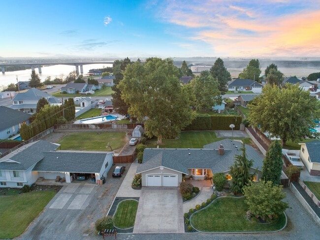 Photo - West Pasco Location a Block from the Colum...