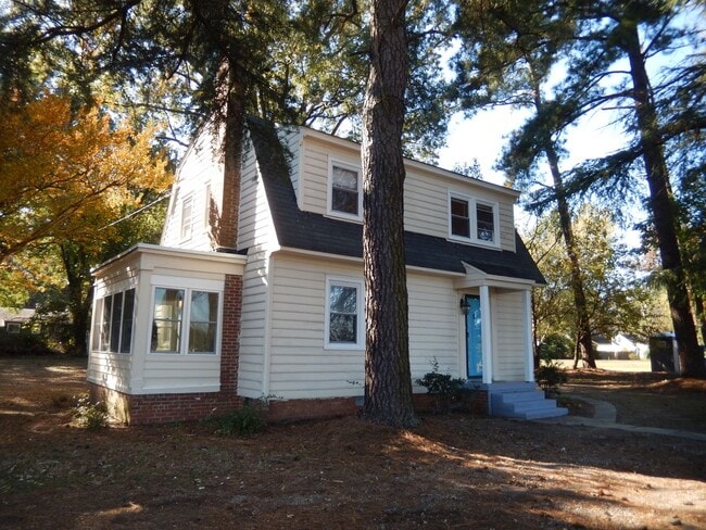 Photo - Large Colonial