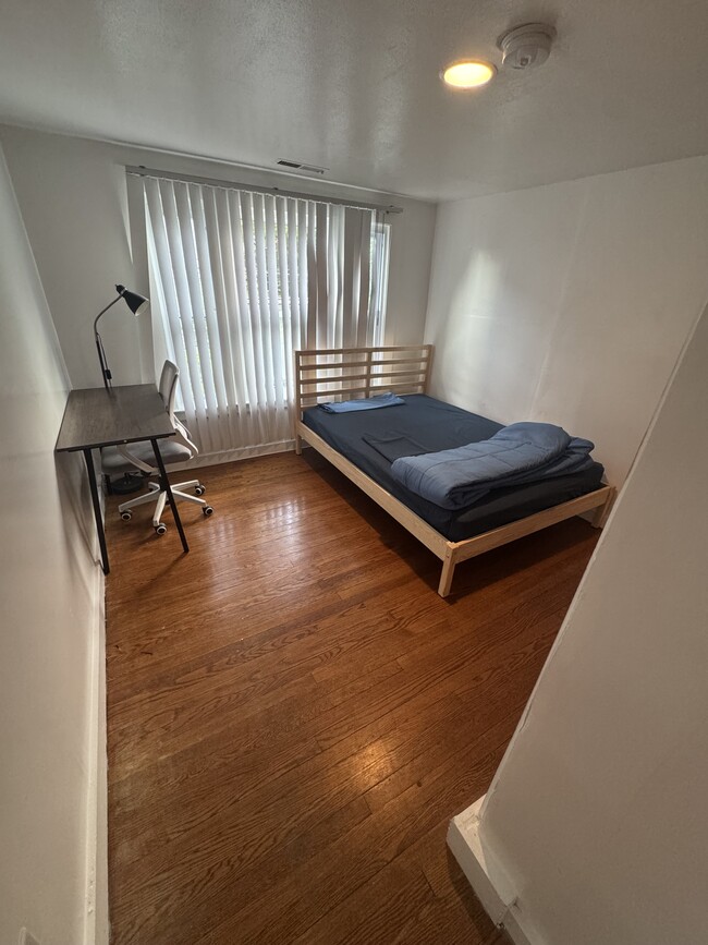 Photo - 28 Compton St Unit 1