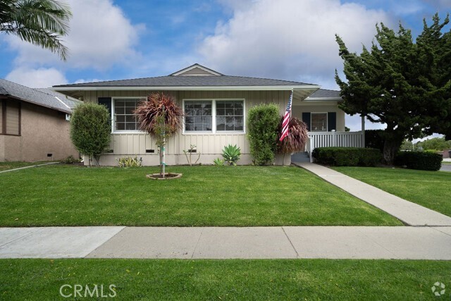 Building Photo - 2542 Vuelta Grande Ave Rental