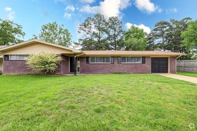 Building Photo - 3 Bedroom 2 Bathroom Home in Wake Village, TX
