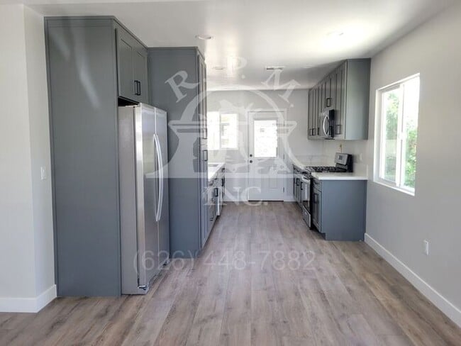 Photo - Modern 3 Bedroom Front House