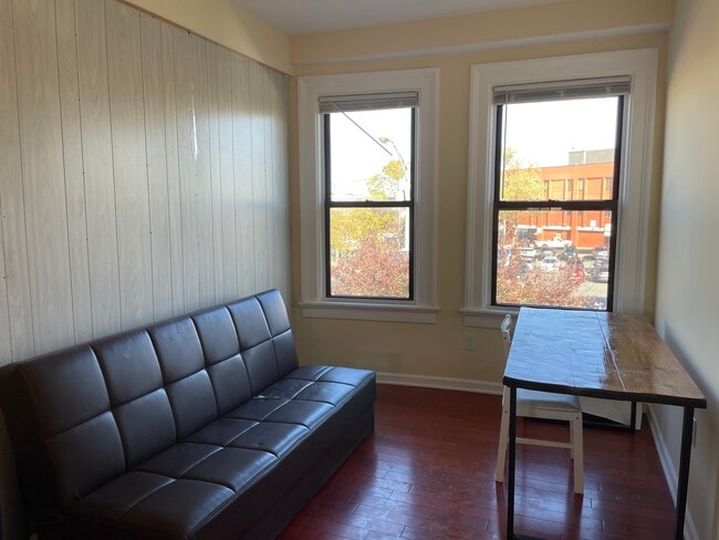 Building Photo - 280 Morris Ave Unit 2