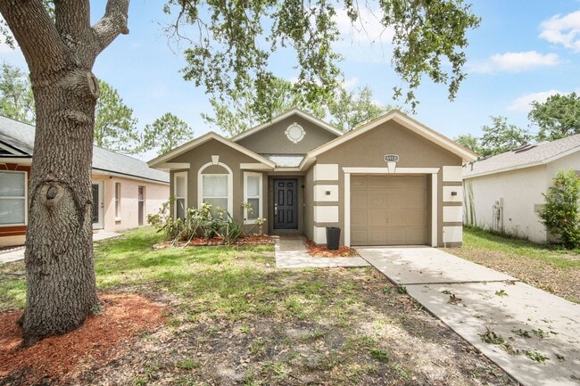 Family-Friendly 3BR Home with Yard, Office... - Family-Friendly 3BR Home with Yard, Office...