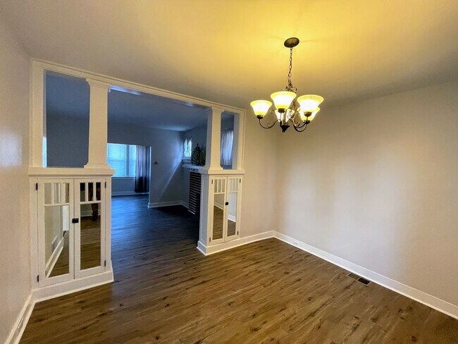 Photo - 3 bed 1 bath - great Brentwood location, central air, nice updates