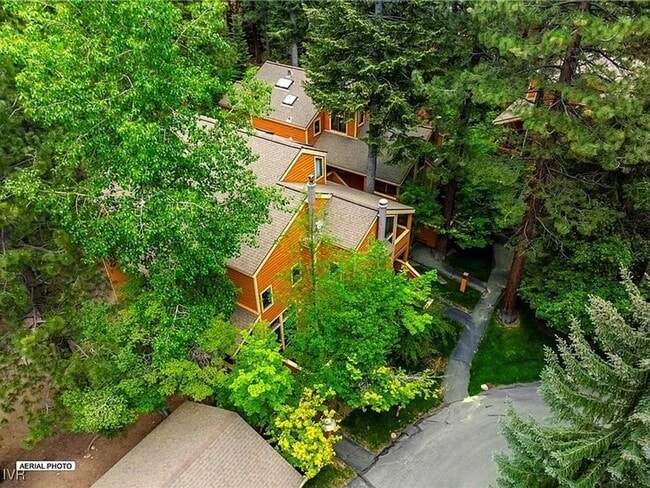 Building Photo - 3 Bedroom McCloud sunny bright location