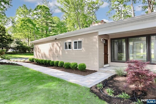 Photo - 16 Cypress Peak Ln