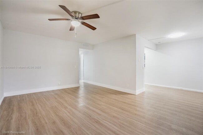 Building Photo - 200 SW 132nd Way Unit 210L Rental