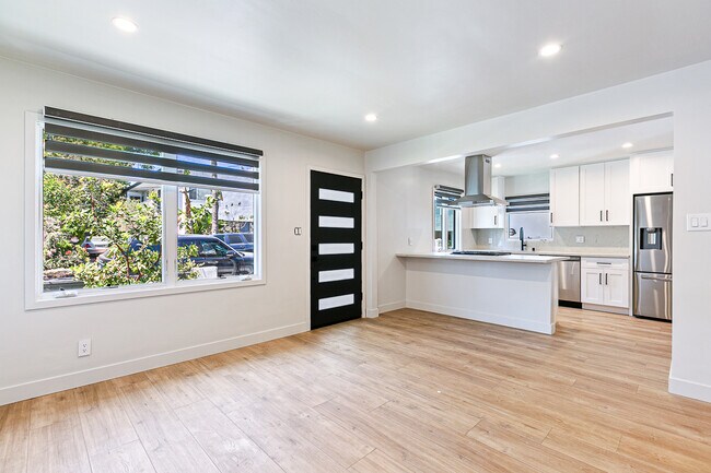 10418 Regent St