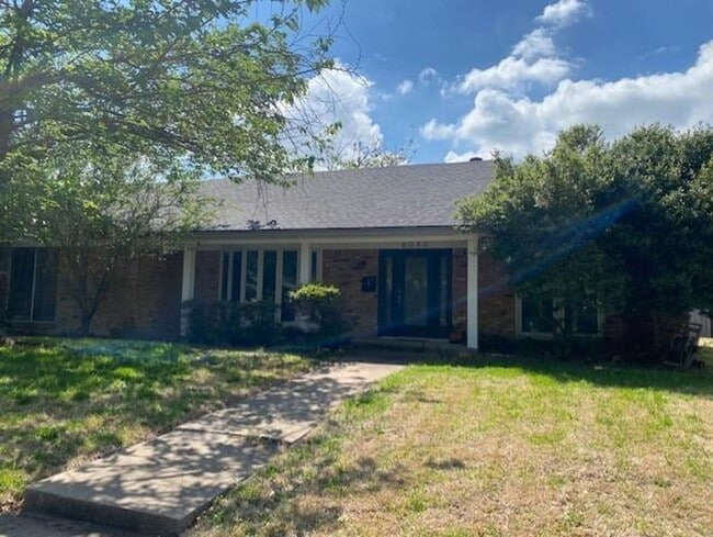 Building Photo - READY NOW! COME CHECK IT OUT! Rental