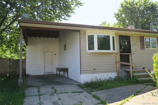 1703 Manatuck Blvd