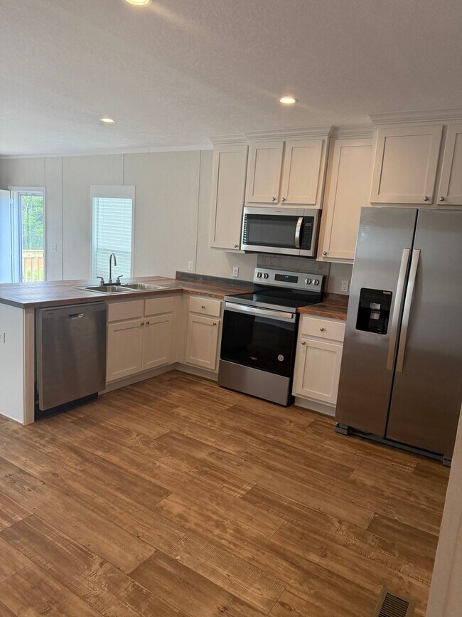 Building Photo - BRAND NEW-3 Bedroom / 2 Bath-LUXURY MOBILE... Rental
