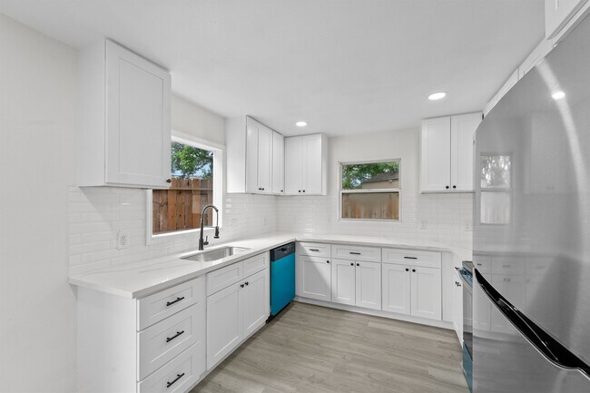 Photo - 1615 Hiller St