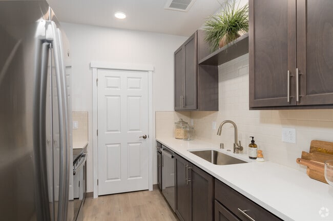 2BR, 2BA - 1293SF - Kitchen