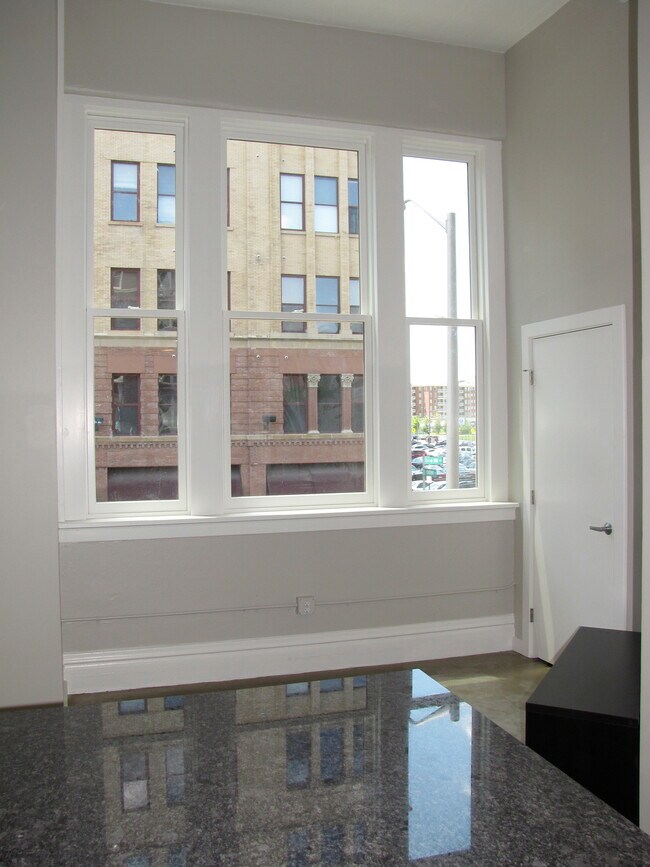 3 Windows Facing West