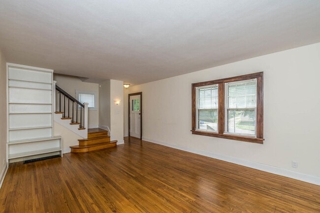 Photo - 723 E 2nd St