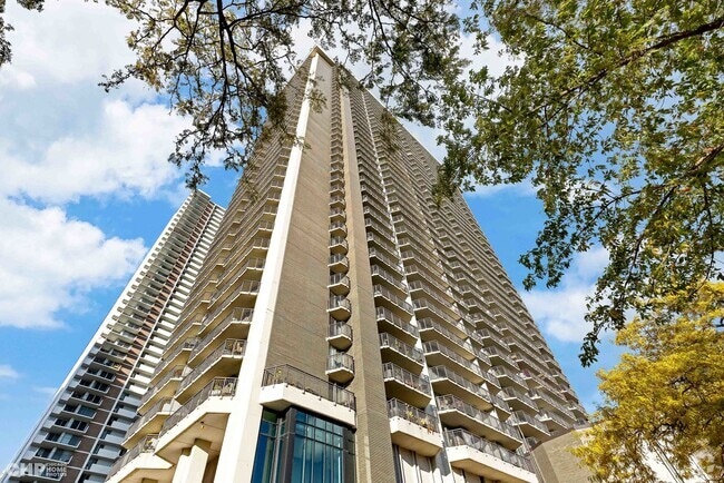 Building Photo - 6007 N Sheridan Rd Unit 32K Rental